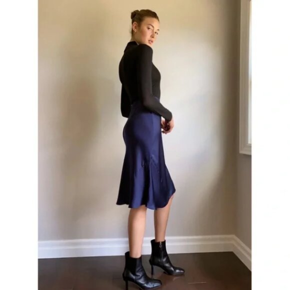 Aritzia Wilfred Only Slip Skirt in Classic Navy - Picture 5 of 13